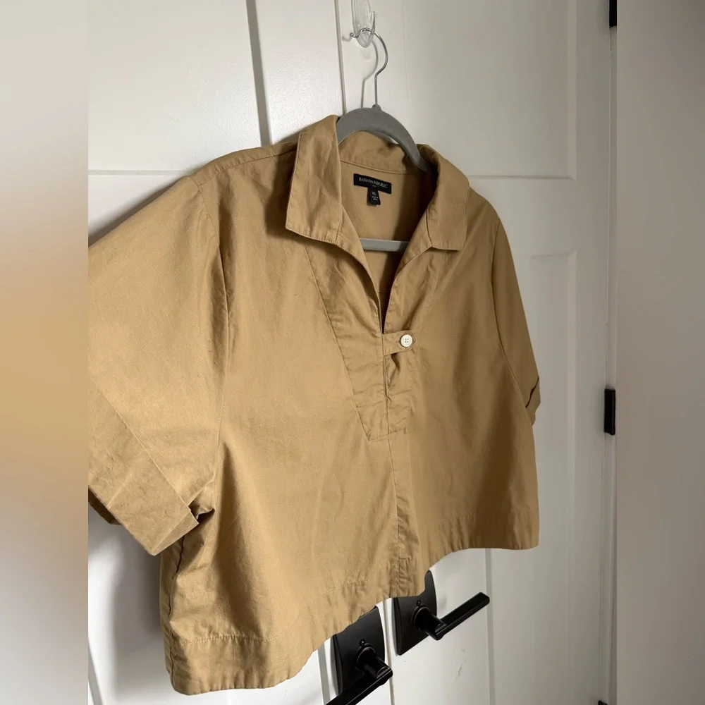 Banana Republic Classic Tan oversized  Women's Top size XL. EUC. No flaws. - Picture 4 of 7